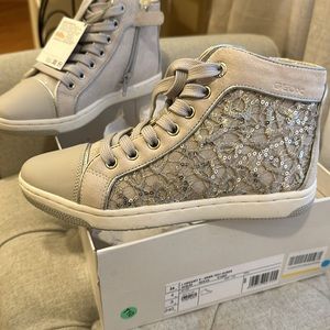 Geox sneakers J creamy girls size 36 US 4 new